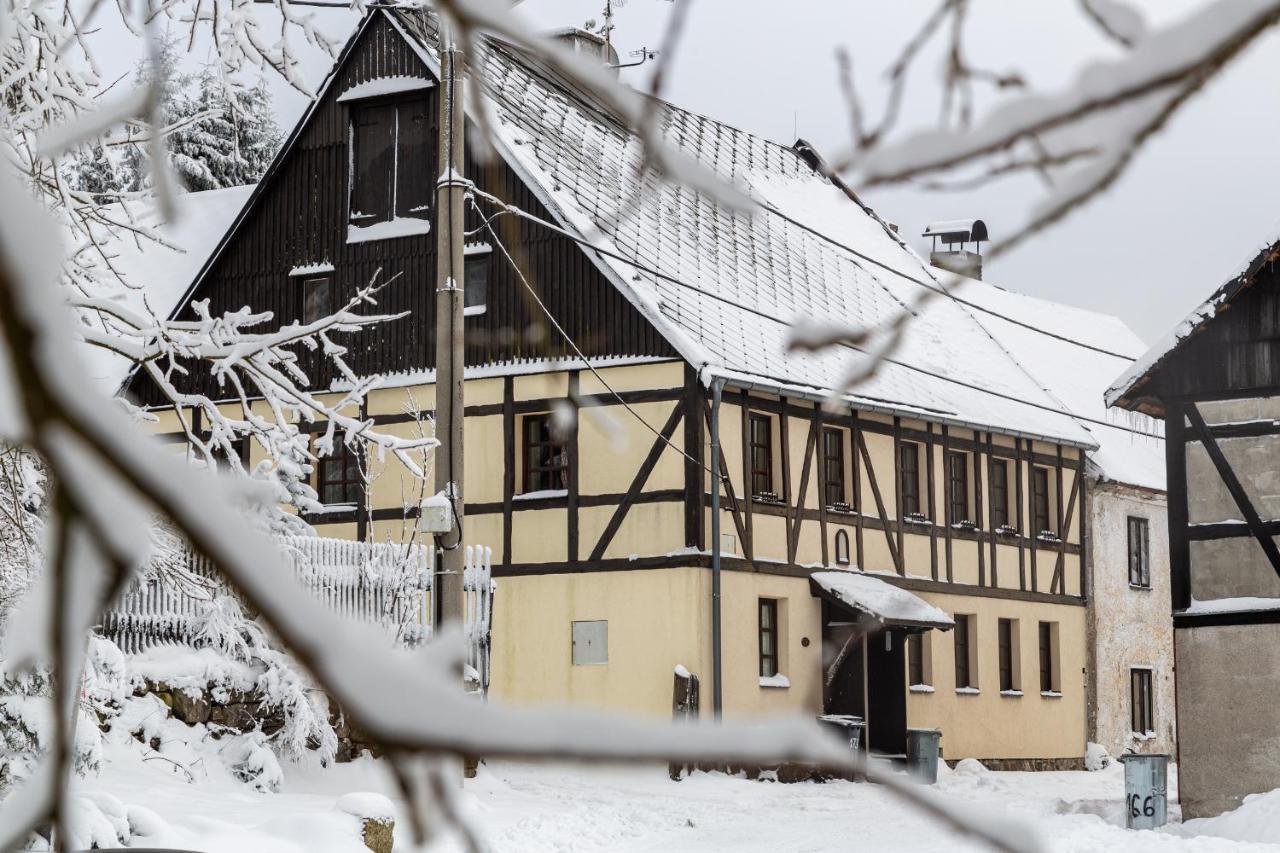 Hrazdenka V Krusnych Horach Holiday home Horni Blatna